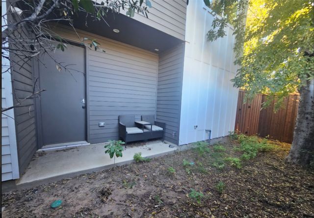 2143 Mail Avenue 105, Dallas, TX 75235