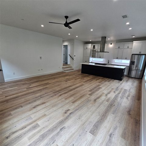 2143 Mail Avenue 105, Dallas, TX 75235