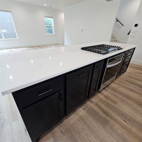 2143 Mail Avenue 105, Dallas, TX 75235