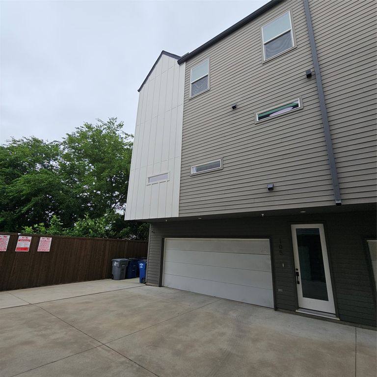 2143 Mail Avenue 105, Dallas, TX 75235