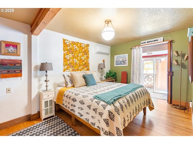 14 Nw LAKESIDE Dr, Cascade Locks, OR 97014