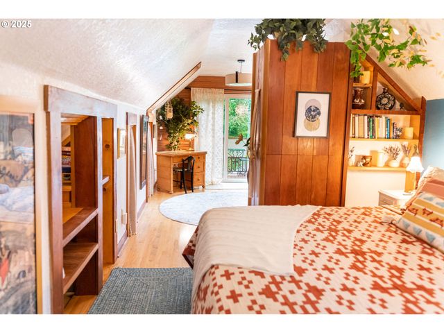 14 Nw LAKESIDE Dr, Cascade Locks, OR 97014