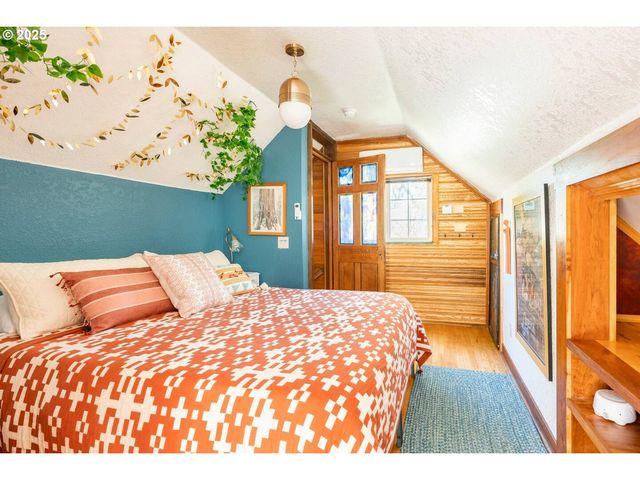 14 Nw LAKESIDE Dr, Cascade Locks, OR 97014