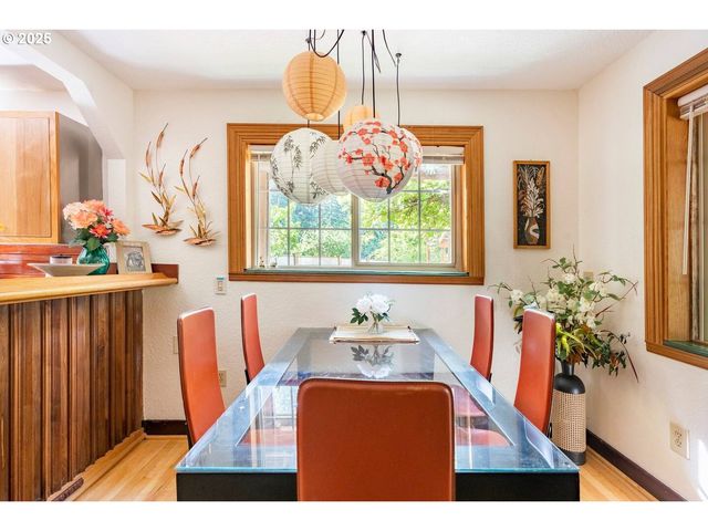 14 Nw LAKESIDE Dr, Cascade Locks, OR 97014