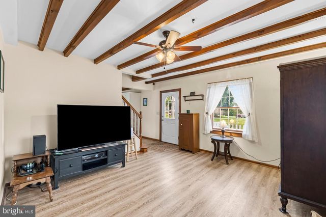 354 HALLMAN RD, Douglassville, PA 19518