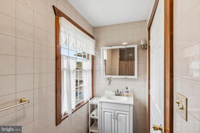 354 HALLMAN RD, Douglassville, PA 19518