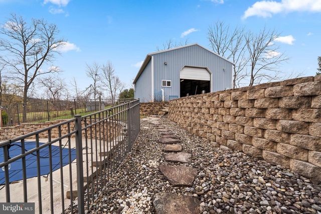 354 HALLMAN RD, Douglassville, PA 19518