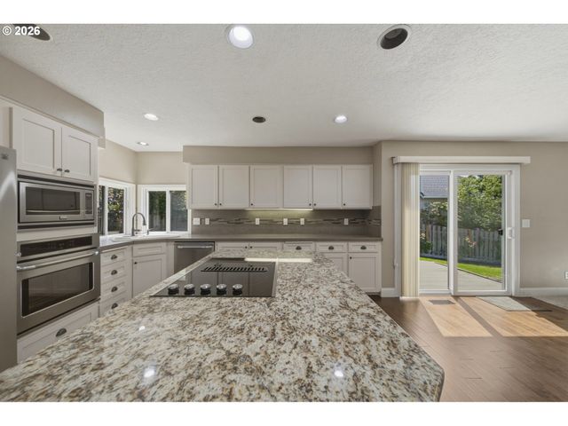 12612 Se 130TH Ave, Happy Valley, OR 97086