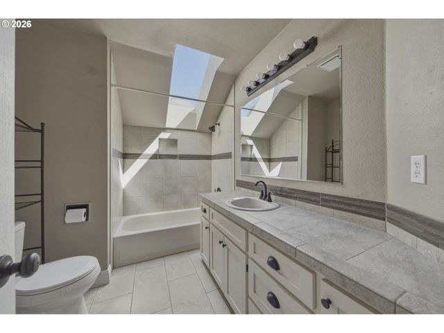 12612 Se 130TH Ave, Happy Valley, OR 97086