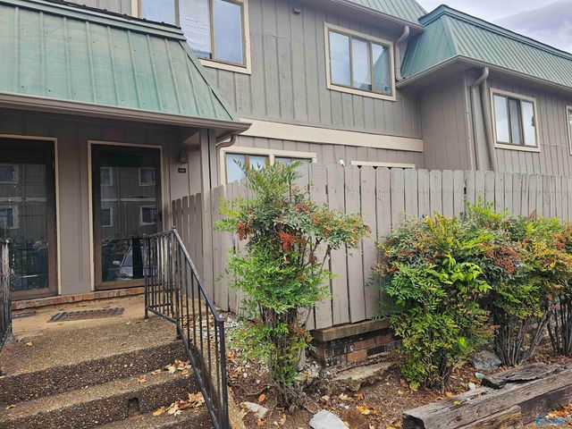 2225 Golf Road SW 202, Huntsville, AL 35802