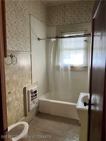 111 Grober Street, Paris, AR 72855