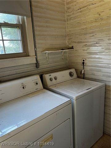 111 Grober Street, Paris, AR 72855