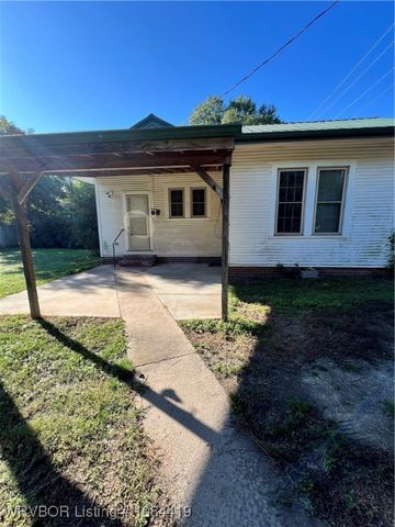 111 Grober Street, Paris, AR 72855