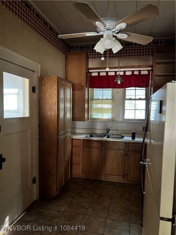 111 Grober Street, Paris, AR 72855