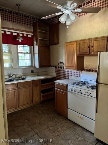 111 Grober Street, Paris, AR 72855