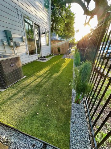 823 Mansfield Street J, Houston, TX 77091