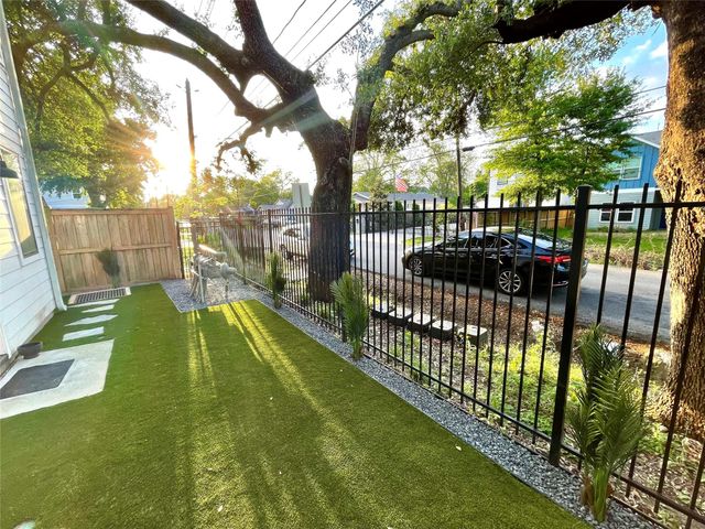 823 Mansfield Street J, Houston, TX 77091