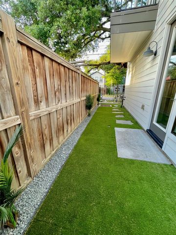 823 Mansfield Street J, Houston, TX 77091