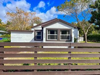 1025 NW 55th St, Miami, FL 33127