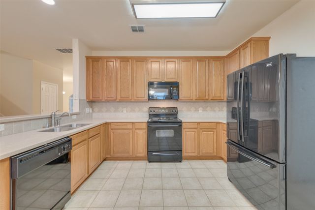 3223 Guadaloupe, Grand Prairie, TX 75054