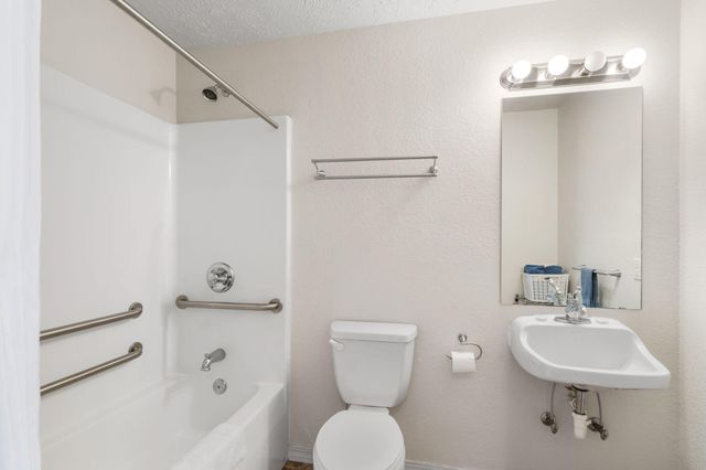 425 Eagle Drive, Reeds Spring, MO 65737