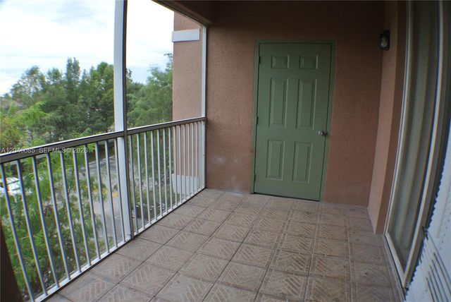 6902 W Sample Road 6902, Coral Springs, FL 33067