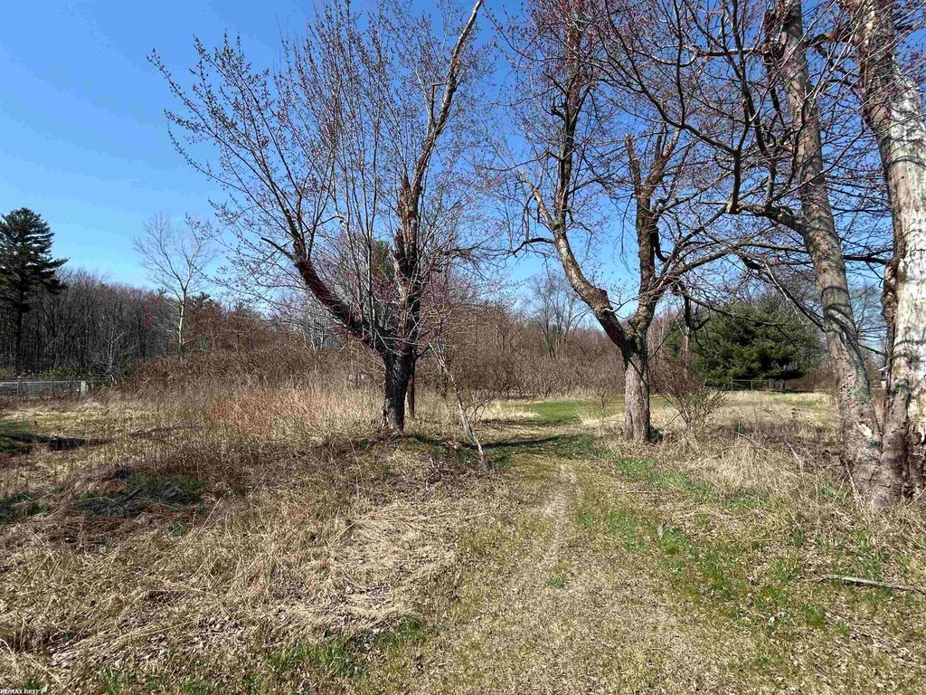 8778 Gratiot Avenue, Columbus, MI 48063