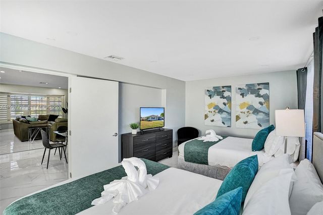 477 SE 17th Ter, Deerfield Beach, FL 33441