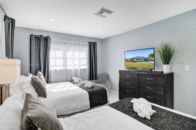 477 SE 17th Ter, Deerfield Beach, FL 33441