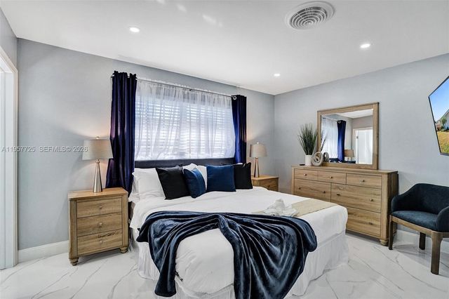 477 SE 17th Ter, Deerfield Beach, FL 33441