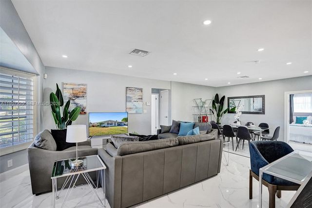 477 SE 17th Ter, Deerfield Beach, FL 33441