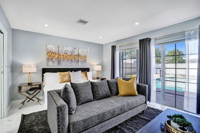 477 SE 17th Ter, Deerfield Beach, FL 33441