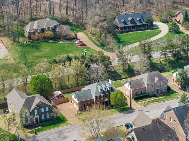 132 Sequoyah Ln, Nashville, TN 37221