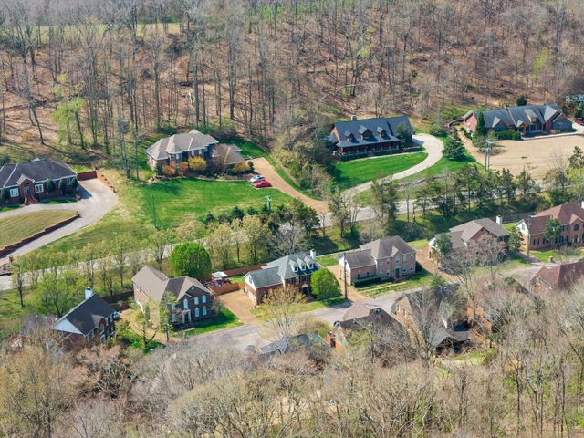 132 Sequoyah Ln, Nashville, TN 37221