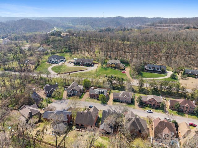 132 Sequoyah Ln, Nashville, TN 37221