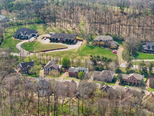 132 Sequoyah Ln, Nashville, TN 37221