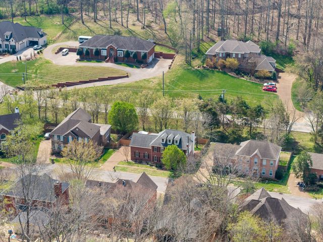 132 Sequoyah Ln, Nashville, TN 37221