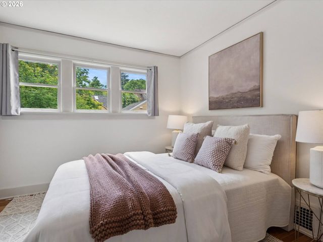 2833 Ne 12TH Ave, Portland, OR 97212