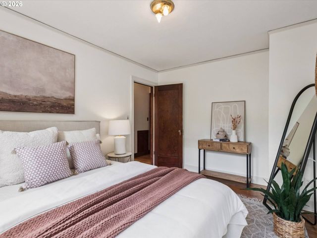 2833 Ne 12TH Ave, Portland, OR 97212