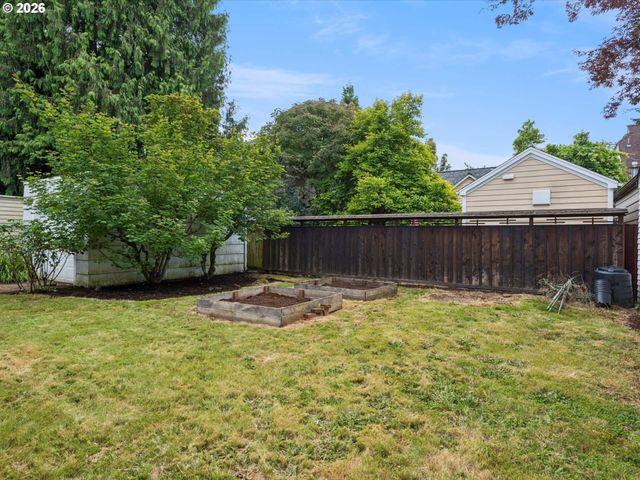 2833 Ne 12TH Ave, Portland, OR 97212