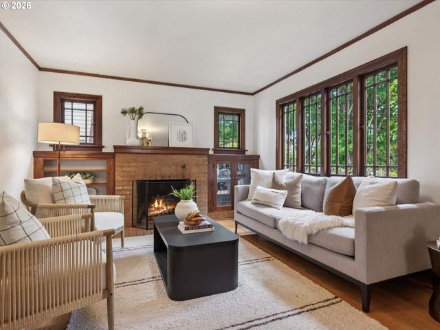 2833 Ne 12TH Ave, Portland, OR 97212