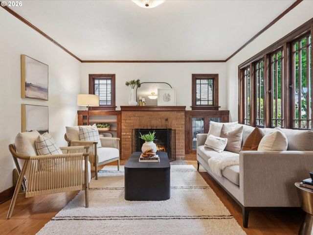 2833 Ne 12TH Ave, Portland, OR 97212