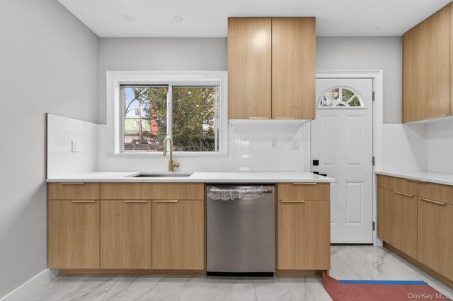 4058 Murdock Avenue, Bronx, NY 10466