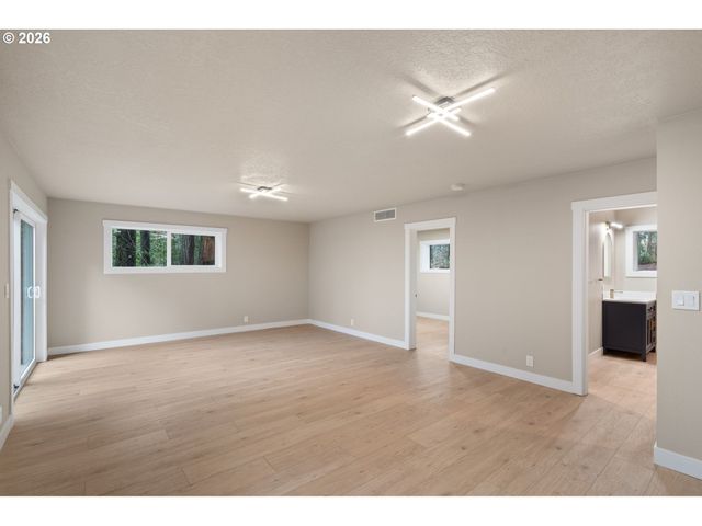 22420 S PARROT CREEK Rd, Oregon City, OR 97045