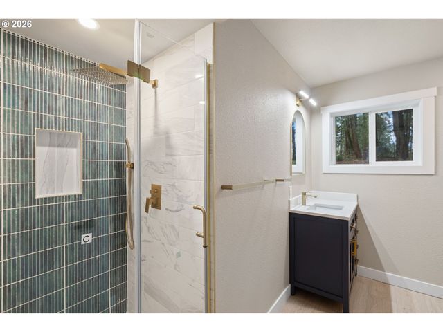 22420 S PARROT CREEK Rd, Oregon City, OR 97045