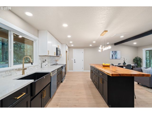 22420 S PARROT CREEK Rd, Oregon City, OR 97045