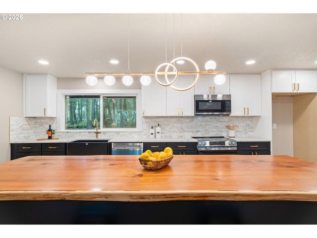 22420 S PARROT CREEK Rd, Oregon City, OR 97045