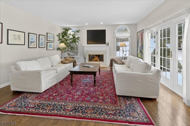 9 Winged Foot Ct, Montgomery Twp., NJ 08558