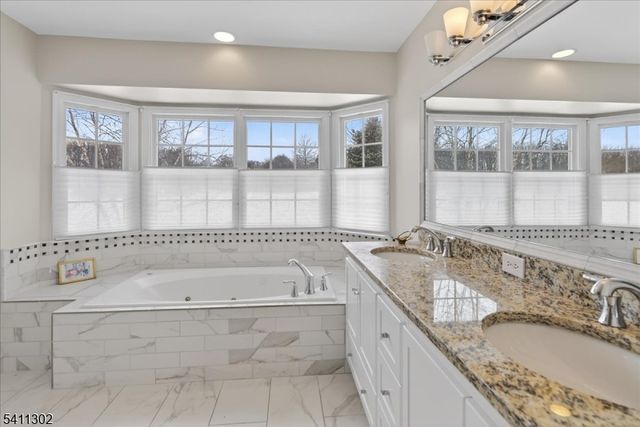 9 Winged Foot Ct, Montgomery Twp., NJ 08558