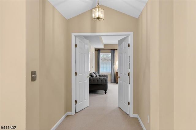 9 Winged Foot Ct, Montgomery Twp., NJ 08558